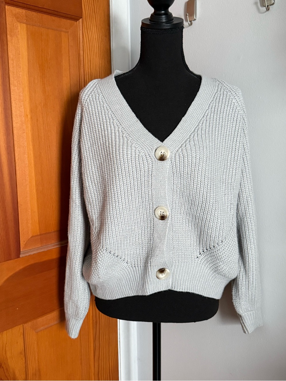 Asskdan Gray V Neck Cardigan